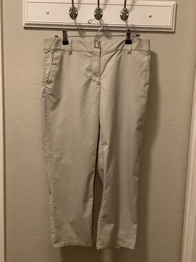 Ann Taylor Capri pants for women size 8